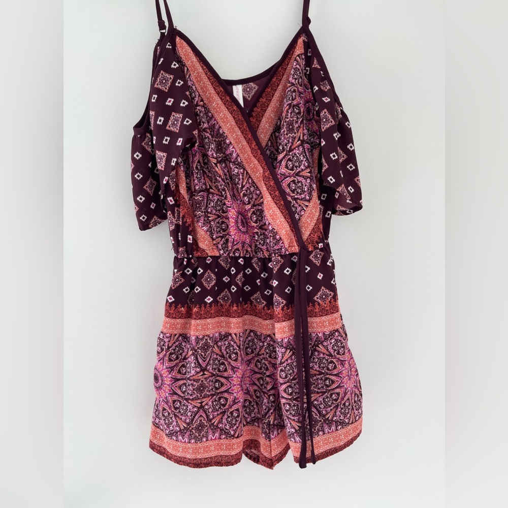 Xhiliration Romper, size small
